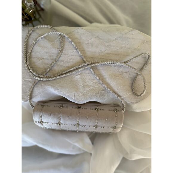 Chic 1980s La Regale Crystal Satin Clutch - Picture 4 of 10